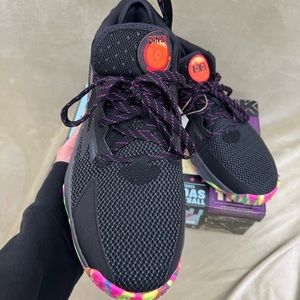 brand new adidas Sneaker